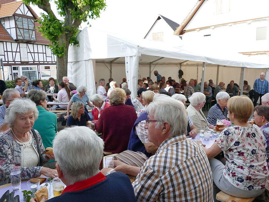 Sommerserenade vor dem "Chorfürst" (Foto: Karl-Franz Thiede)